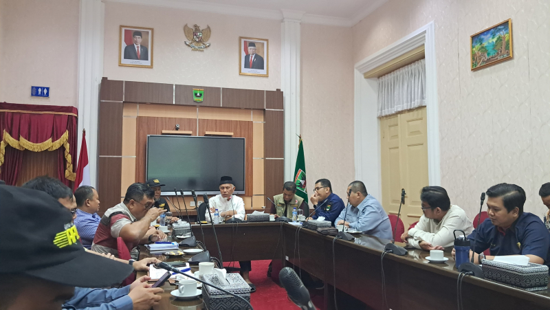 Dosen UNP Audiensi dengan Gubernur Sumbar, Paparkan Sumber Banjir Bandang dari 3 Gunung