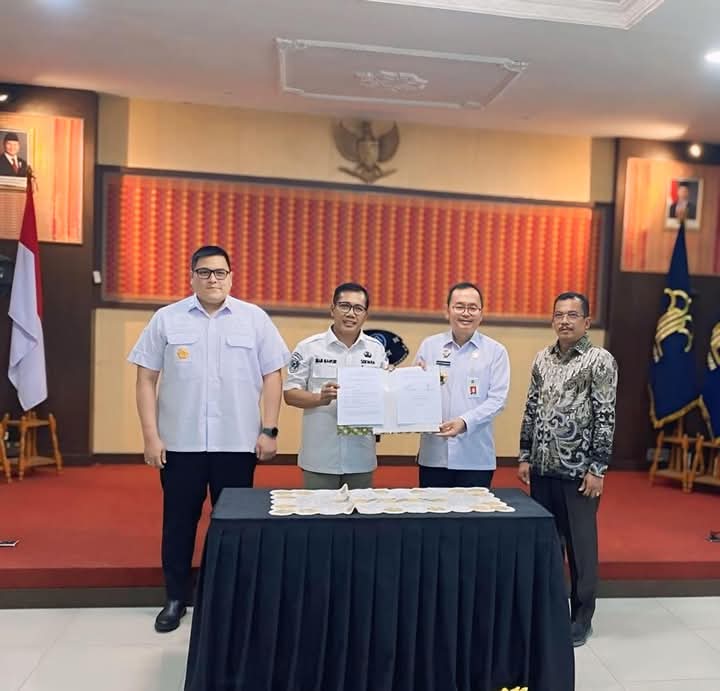 DPRD Dharmasraya bersama Kanwil Kemenkum Sumbar Tandatangani Perjanjian Kerjasama