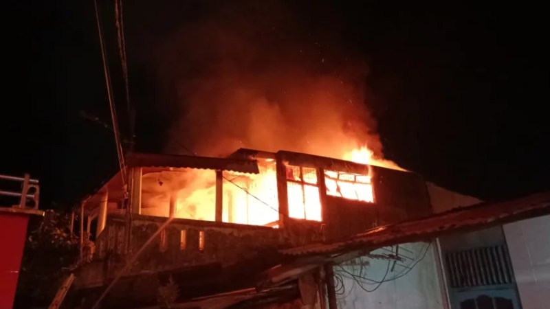 Dua Rumah di Padang Hangus Terbakar