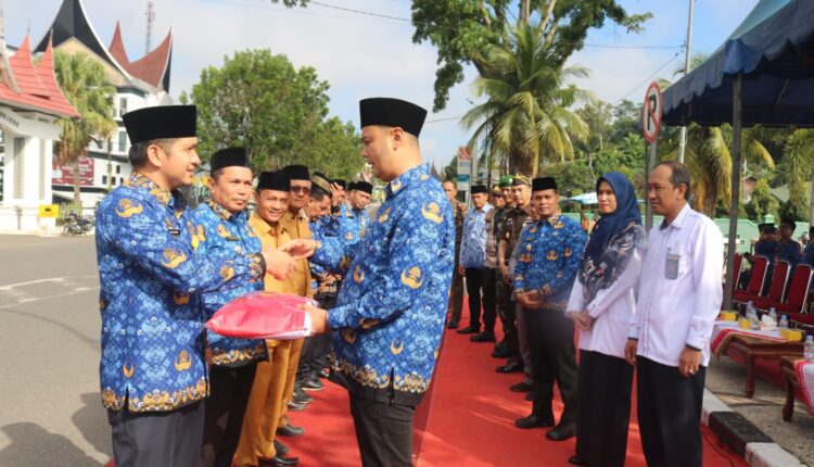 Dukung Gerakan Pembagian 10 Juta Bendera Merah Putih, Pemkab Sijunjung Siapkan 1.000 Bendera