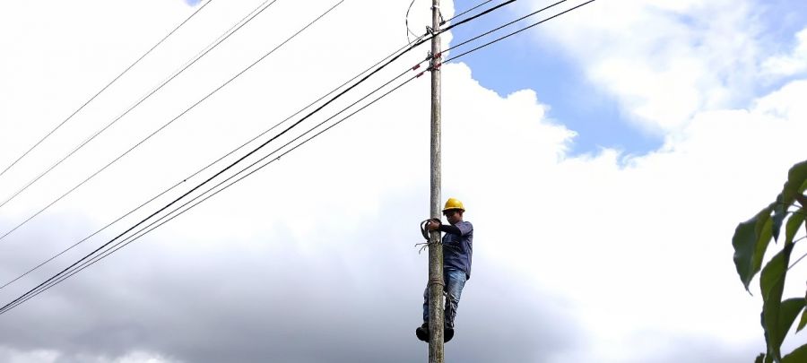 Dukung Konektivitas Digital, PLN Icon Plus Lakukan Pemeliharaan Jaringan Fiber Optik di Daerah Suman