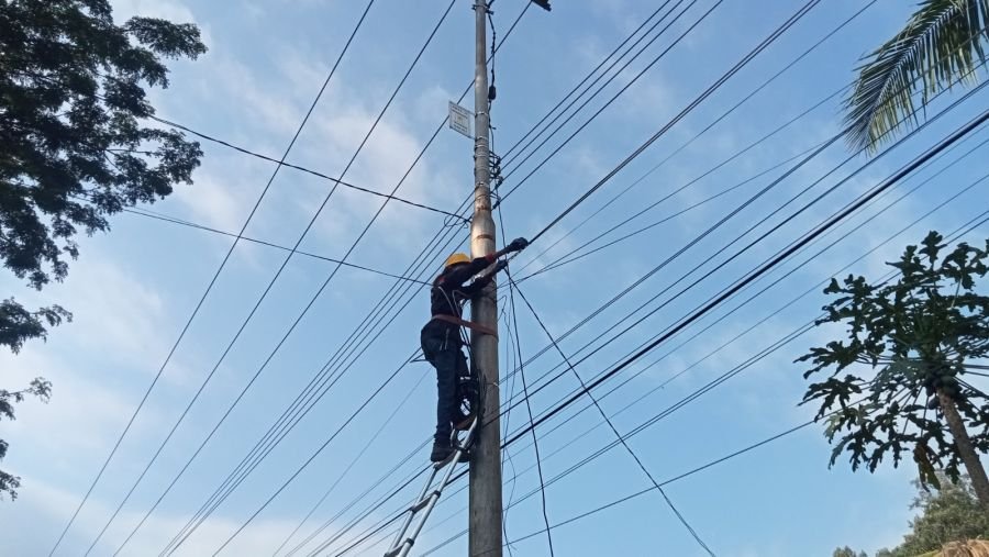Dukung Layanan Konektivitas, PLN Icon Plus Lakukan Pemeliharaan Jaringan Fiber Optik di Kota Padang