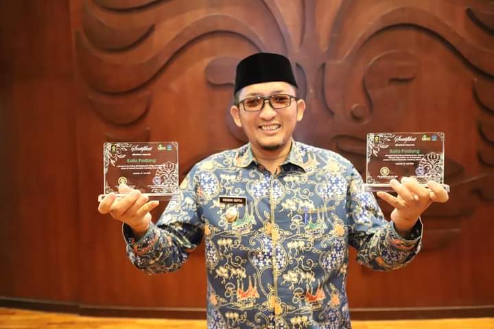Duo Penghargaan UI Green Metric Untuk Wako Hendri Septa