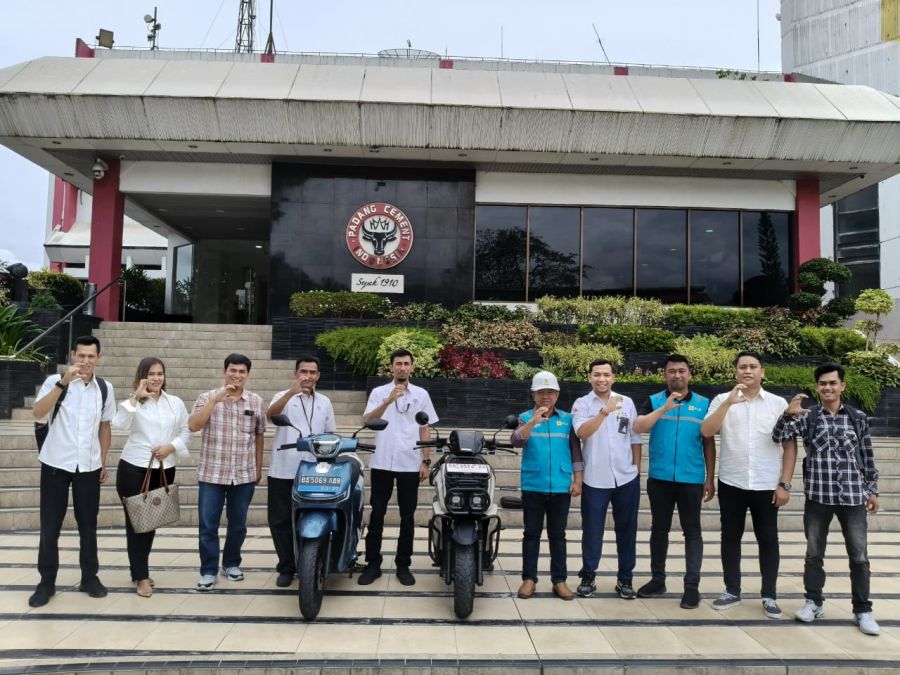 Energi Bersih Jadi Fokus, PLN Icon Plus Sediakan Kendaraan Listrik bagi Operasional PT Semen Padang