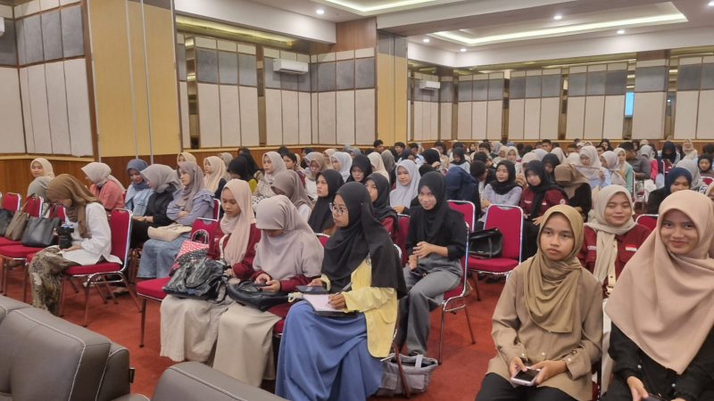 Fakultas Ilmu Sosial UNP Gelar Kuliah Umum Bersama Guru Besar dari Australian National University