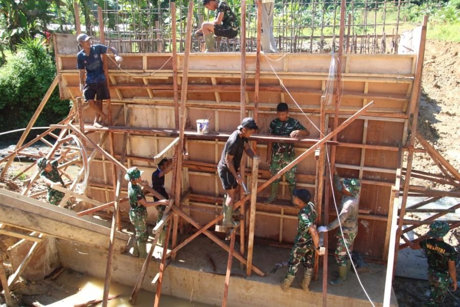 Fandim 0319 Mentawai Turun Peninjauan Pembangunan Jembatan