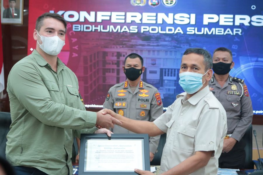 Gagalkan Penjualan Satwa Dilindungi, Polda Sumbar terima Penghargaan dari Coordinator Of Internation
