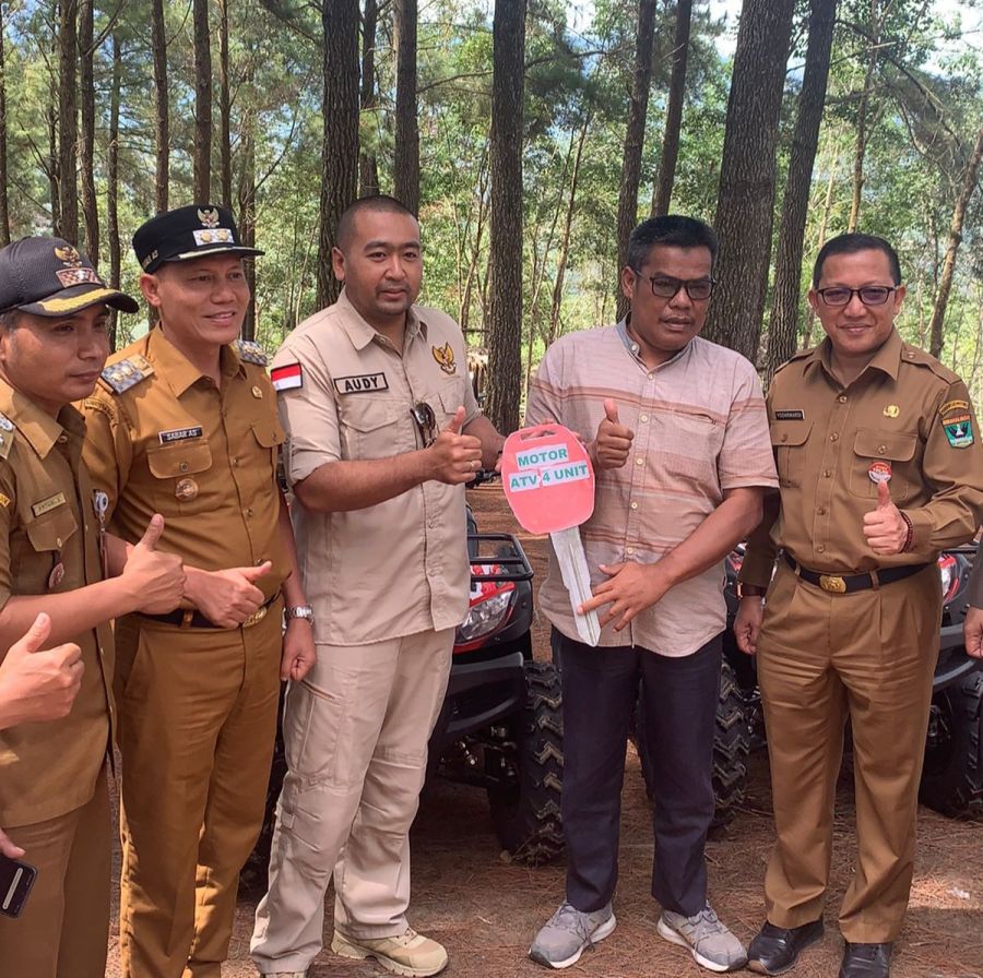 Gairahkan Destinasi Ekowisata Puncak Koto Panjang, Wagub Audy Serahkan Bantuan Sarpras