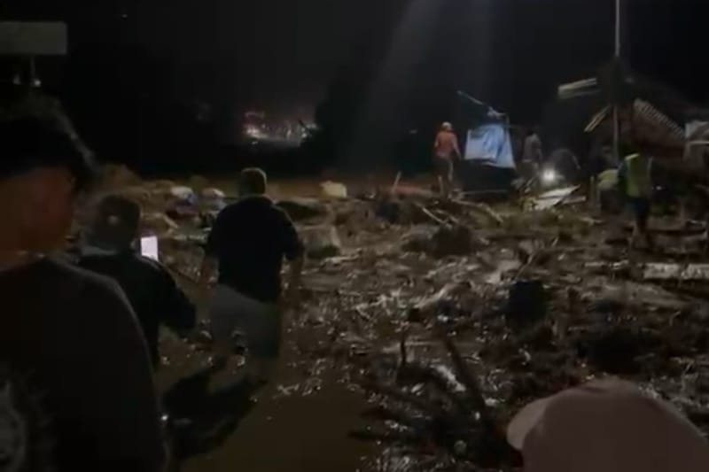 Galodo Terjang Kantor Bupati Solok, Jalur Solok-Padang Tertutup