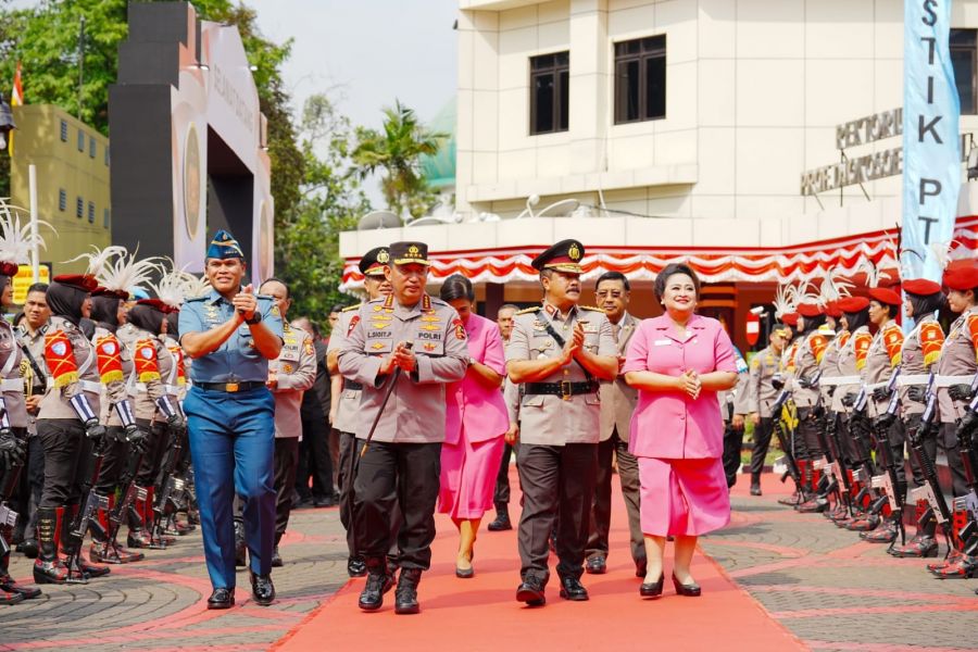 Gelar Pengantar Purna Tugas, Kapolri Sebut Jenderal (HOR) Agus Andrianto Sosok yang Tegas
