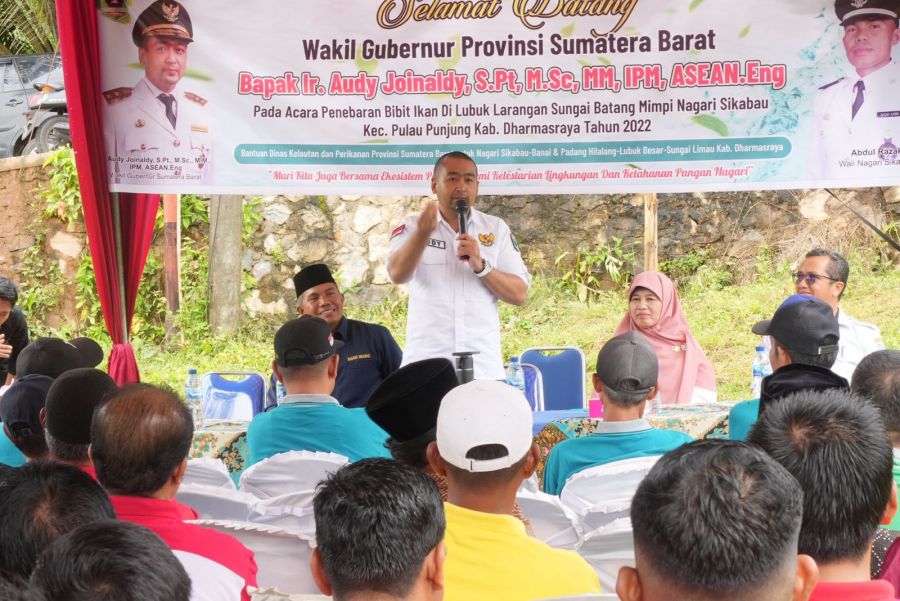 Genjot Ekonomi Masyarakat, Wagub Sumbar Lepaskan 15 Ribu Bibit Ikan di Nagari Sikabau