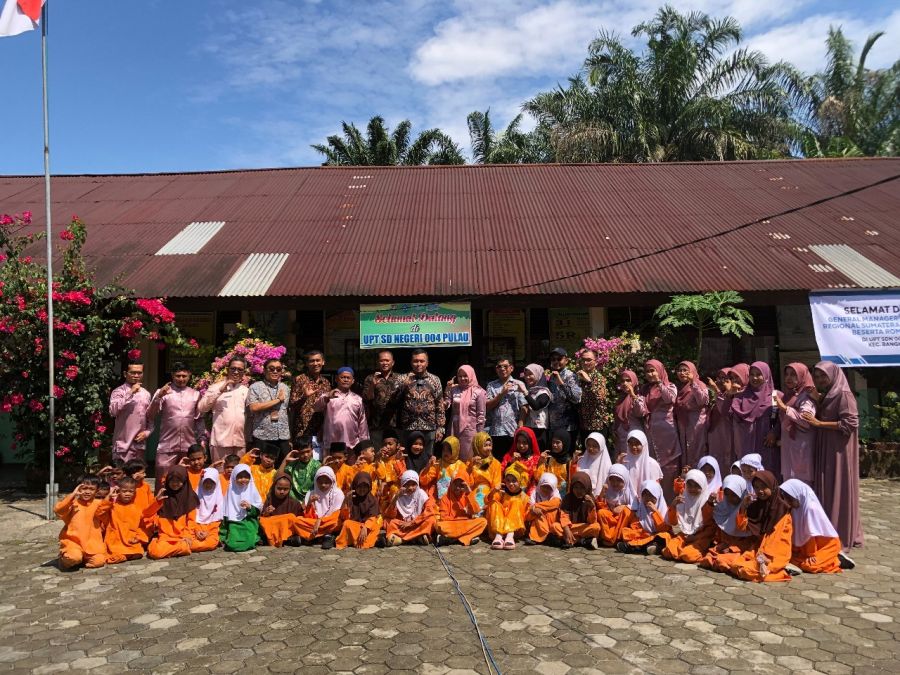 Goes To School, PLN Icon Plus Sumbagteng Beri Bantuan Program TJSL ke UPT SDN 004 Pulau Bangkinang
