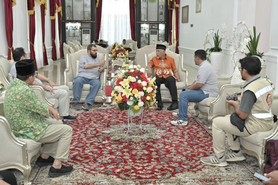 Gubernur Berharap Organisasi Bulan Sabit Merah Bisa Bantu Sejumlah Infrastruktur yang Rusak