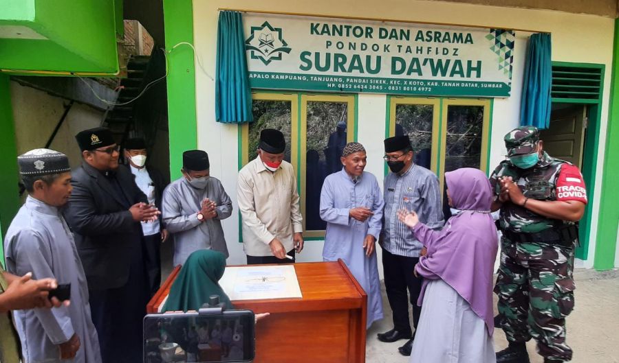 Gubernur Mahyeldi Resmikan Kantor dan Asrama Pondok Tahfiz di Pandai Sikek