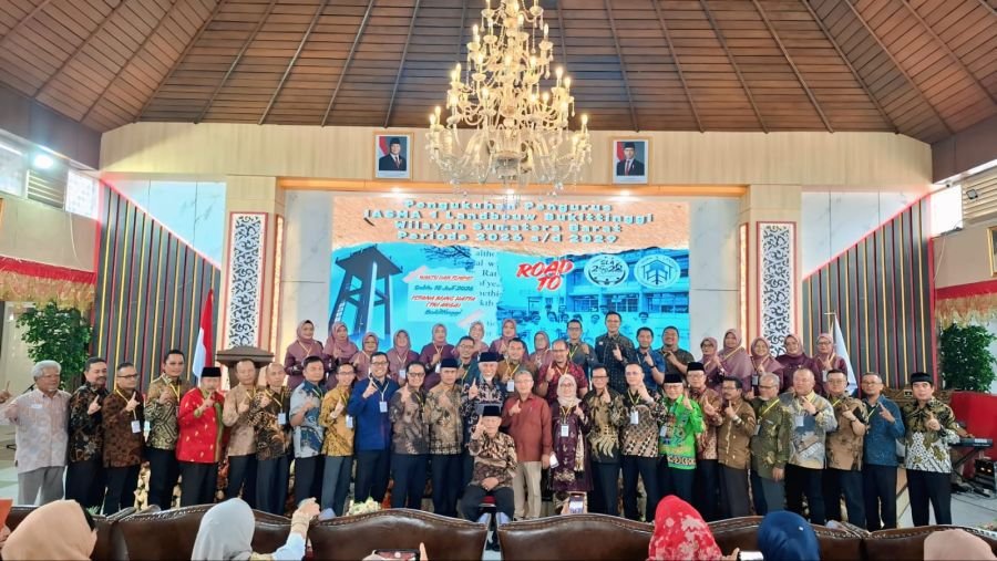 Gubernur Mahyeldi Ajak Alumni Ambil Peran Nyata Majukan Pendidikan dan Pembangunan Sumbar