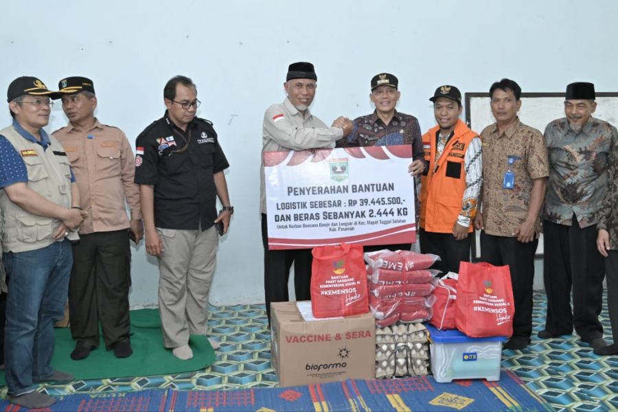 Gubernur Mahyeldi Antar Bantuan Kebencanaan untuk Warga Mapat Tunggul Selatan