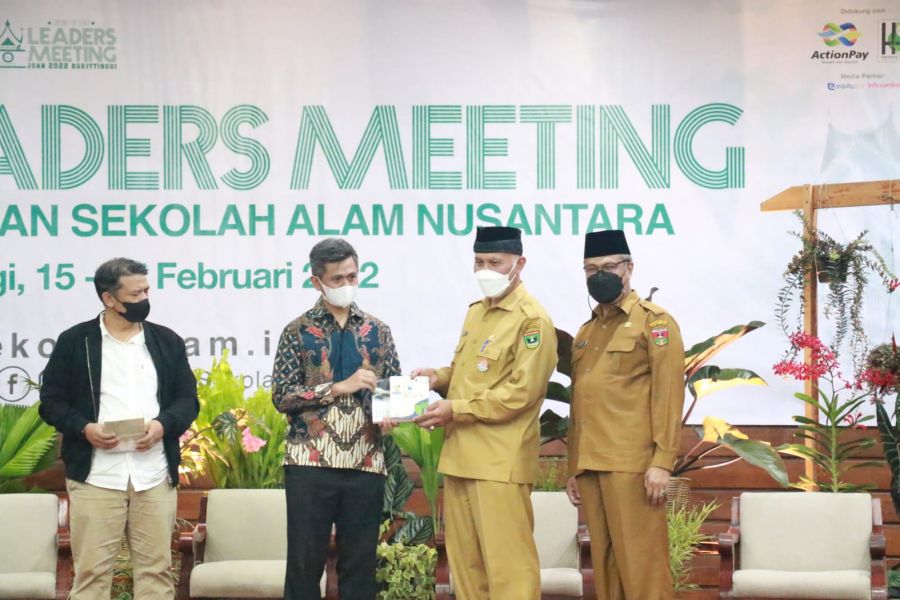 Gubernur Mahyeldi Apresiasi Leaders Meeting Jaringan Sekolah Alam Nusantara 