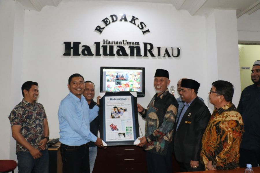 Gubernur Mahyeldi Bahas Tindaklanjut MoU Sumbar-Riau Bersama IKMR