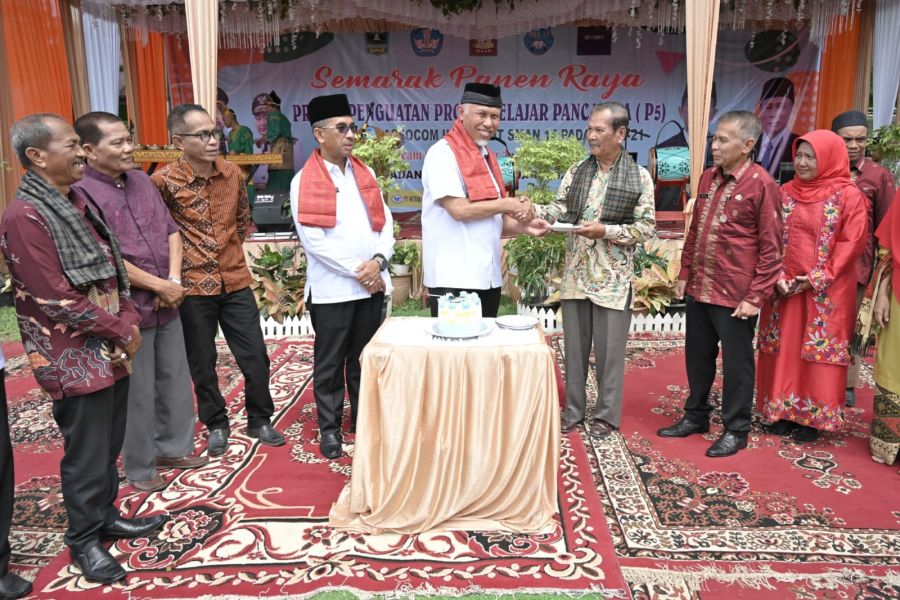 Gubernur Mahyeldi Berharap HUT ke-21 SMAN 14 Padang Jadi Ajang Refleksi untuk Meningkatkan Prestasi