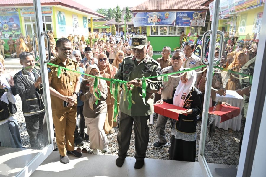 Gubernur Mahyeldi Buka Iven Budaya dan Resmikan Musala serta Hotel di SMK 1 Lubuk Sikaping