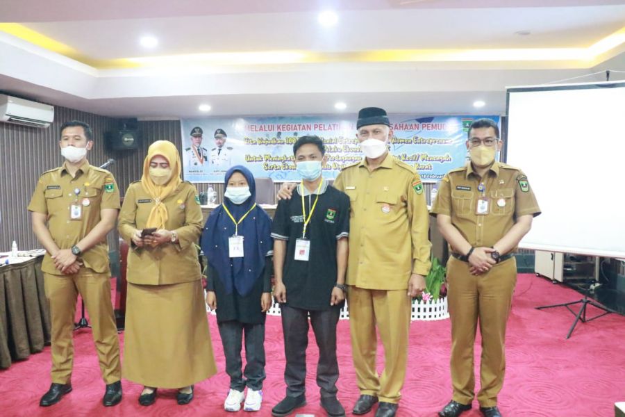 Gubernur Mahyeldi Buka Pelatihan Kewirausahaan Bagi Wirausahawan Muda 
