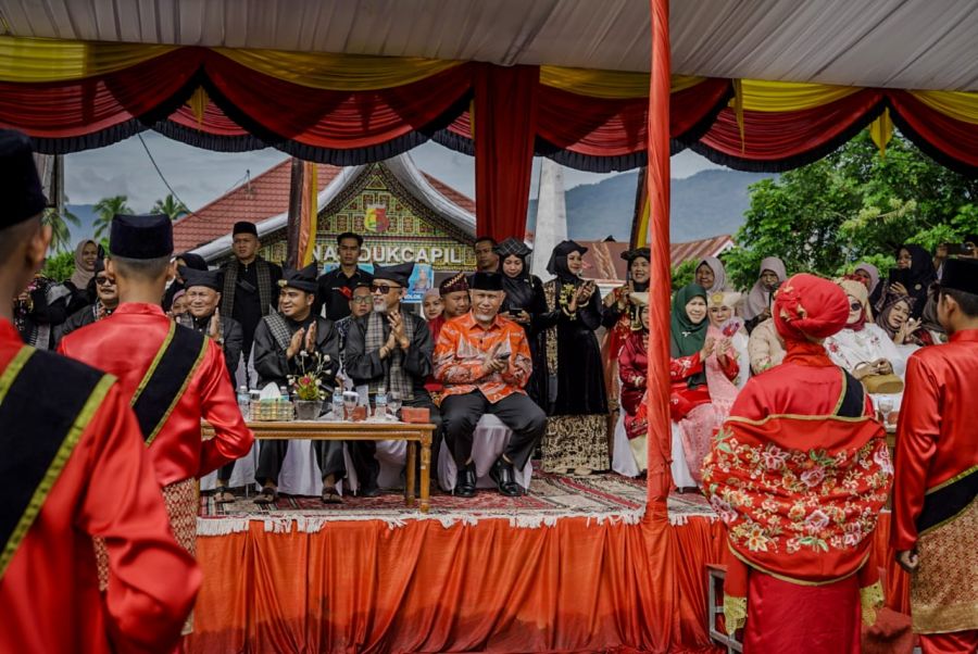 Gubernur Mahyeldi Buka Rang Solok Baralek Gadang 2025
