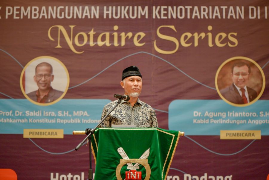 Gubernur Mahyeldi Buka Seminar Nasional Politik Pembangunan Hukum Kenotariatan