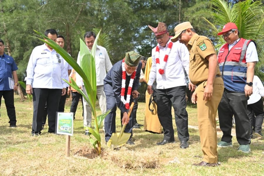 Gubernur Mahyeldi dan Menteri Lingkungan Hidup Canangkan Gerakan Tobat Ekologis di Sumbar