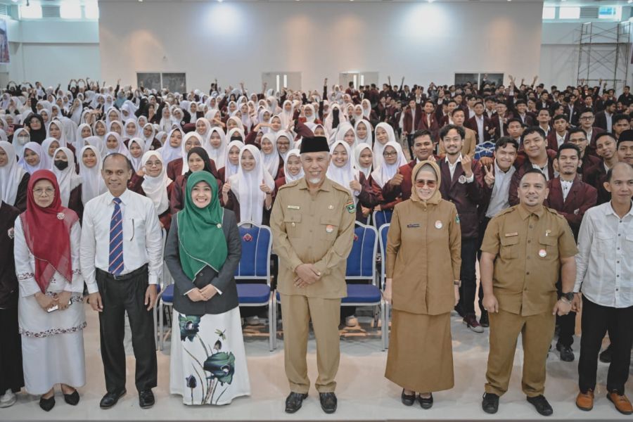 Gubernur Mahyeldi Dorong Mahasiswa KKN untuk Berperan Aktif dalam Penanganan Stunting