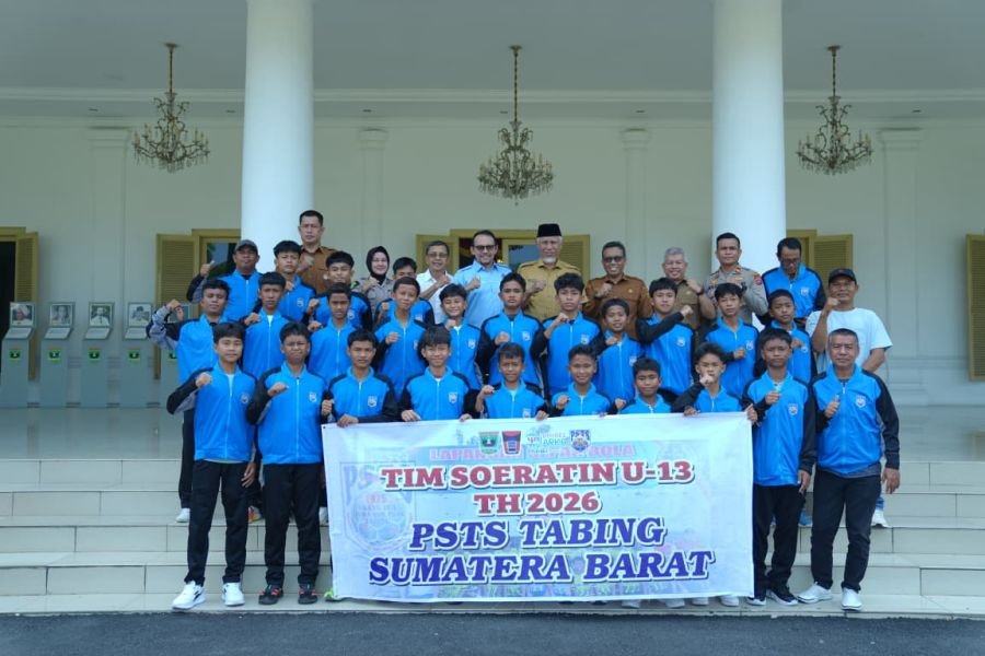 Gubernur Mahyeldi Dorong SSB Jadi Fondasi Pembinaan Sepak Bola Sumbar