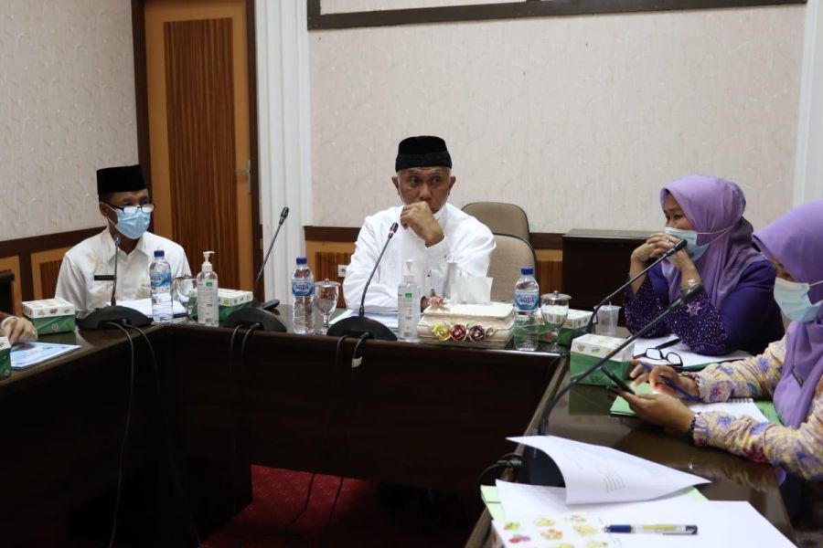 Gubernur Mahyeldi Dorong Tambak Udang di Sumbar Sesuai Aturan