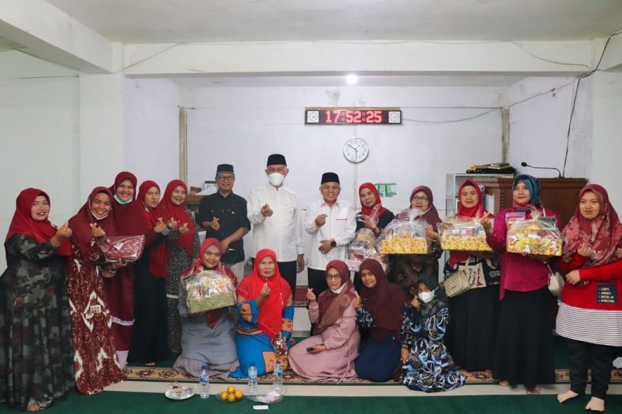Gubernur Mahyeldi Dorong UMKM Berbasis Pangan Lokal Miliki Sertifikasi Halal