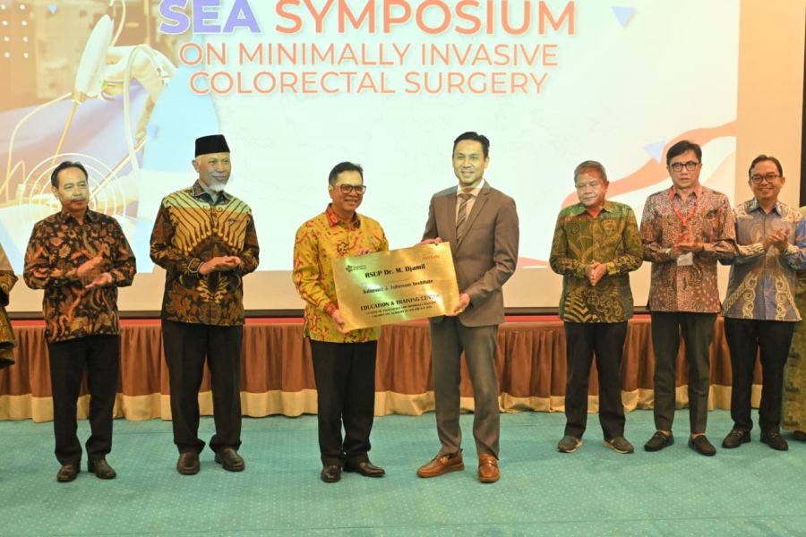 Gubernur Mahyeldi Hadiri Simposium Internasional di RSUP M. Djamil