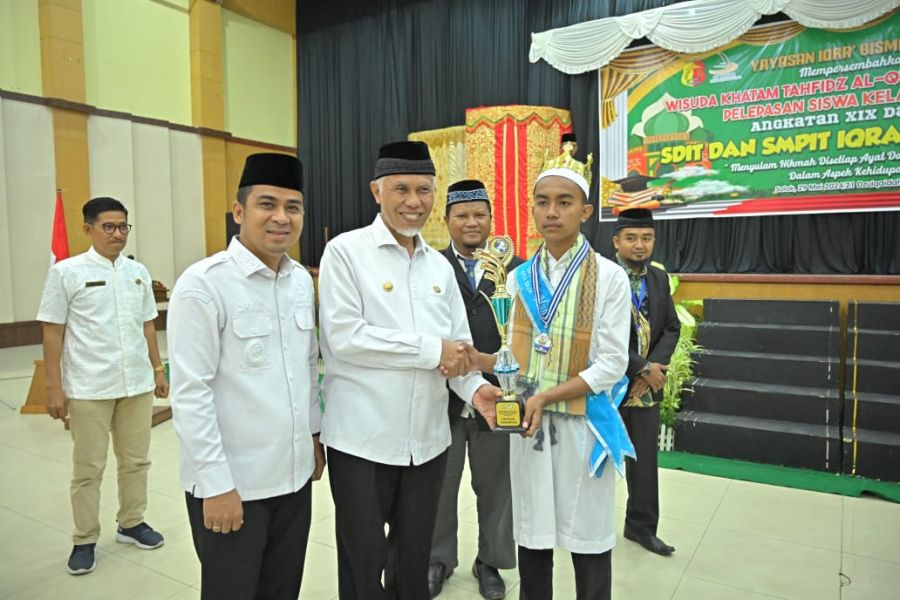 Gubernur Mahyeldi Hadiri Wisuda Tahfidz SDIT dan SMPIT Iqro' Kota Solok