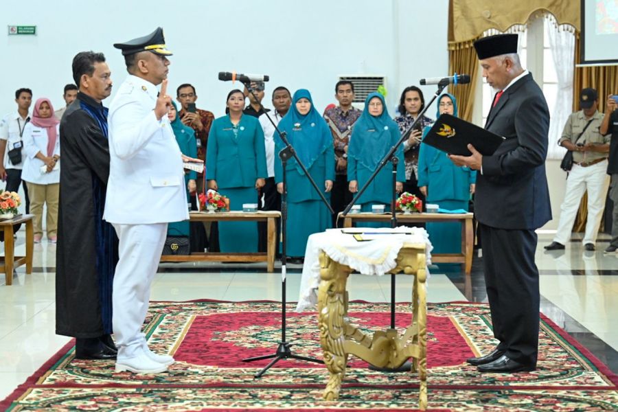 Gubernur Mahyeldi Lantik Fernando Jongguran Simanjuntak Sebagai Pj. Bupati Kepulauan Mentawai