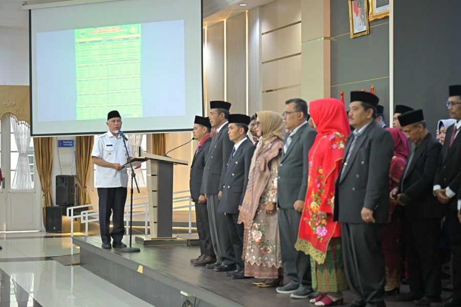 Gubernur Mahyeldi Lantik Pengurus Baru MKKS SMP Sumbar Periode 2025-2027