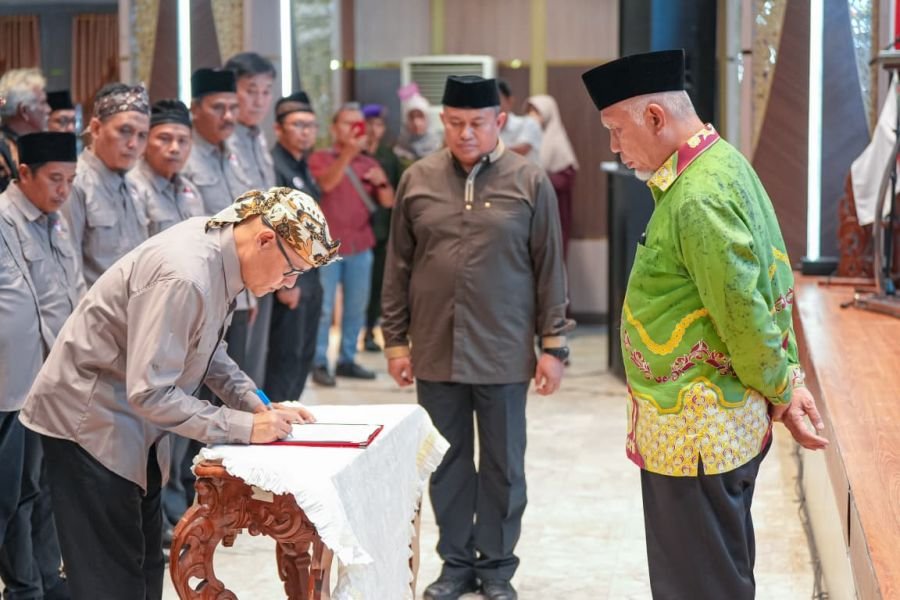 Gubernur Mahyeldi Lantik Pengurus Forum Pembauran Kebangsaan Sumbar Periode 2025–2031