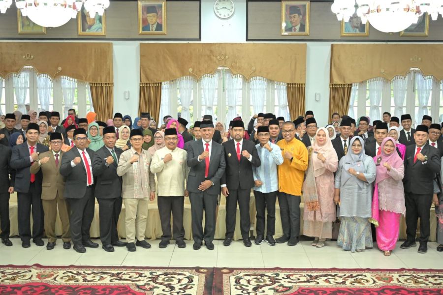 Gubernur Mahyeldi Lantik Sembilan Pejabat Eselon II dan Puluhan Pejabat Eselon III dan IV