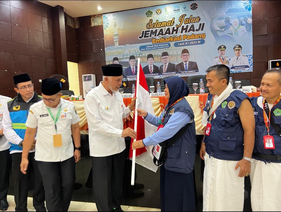 Gubernur Mahyeldi Lepas Keberangkatan 420 Calon Jemaah Haji Kloter 14 Embarkasi Padang