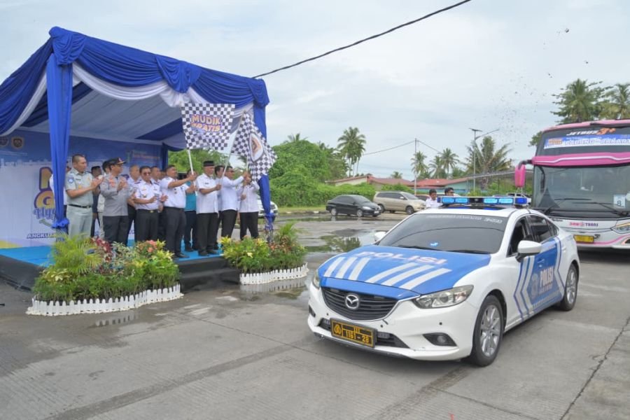 Gubernur Mahyeldi Lepas Peserta Program Balik Gratis, Apresiasi Dukungan Kemenhub untuk Warga Sumbar