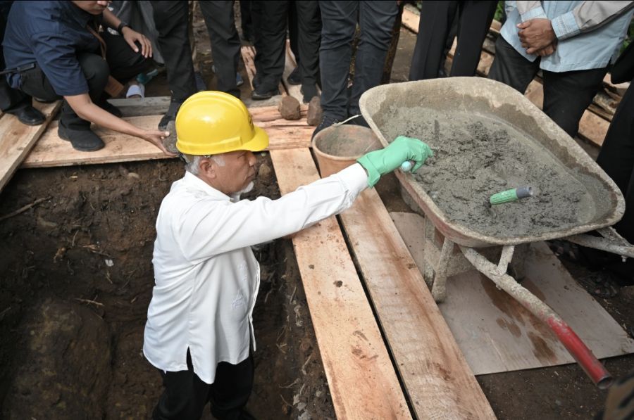 Gubernur Mahyeldi Letakkan Batu Pertama Pembangunan Pesantren Walliyah Mardhatillah
