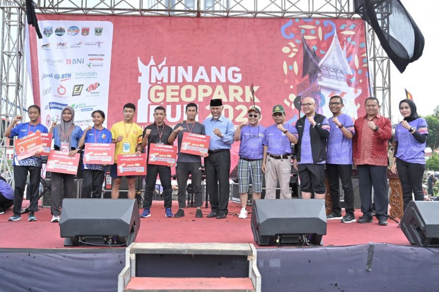 Gubernur Mahyeldi Lepas 1.700 Peserta Iven Olahraga Minang Geopark Run 2023