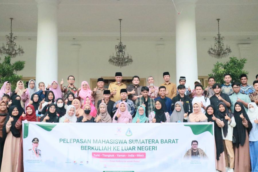 Gubernur Mahyeldi Lepas 45 Putra Putri Sumbar Kuliah di 5 Negara