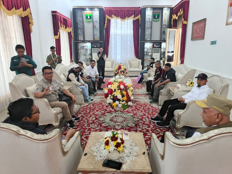 Gubernur Mahyeldi Menerima Bantuan dari SPBA untuk Korban Bencana Hidrometeorologi di Sumbar