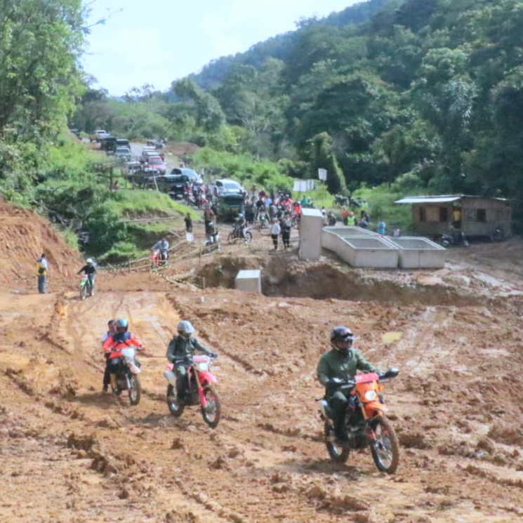 Gubernur Mahyeldi Pakai Motor Trail, Tinjau Jalan Tembus Alahan Panjang - Bayang