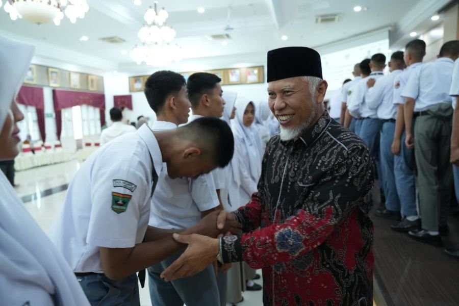 Gubernur Mahyeldi: Paskibraka Bukan Sekadar Pengibar Bendera, tetapi Pembentukan Karakter