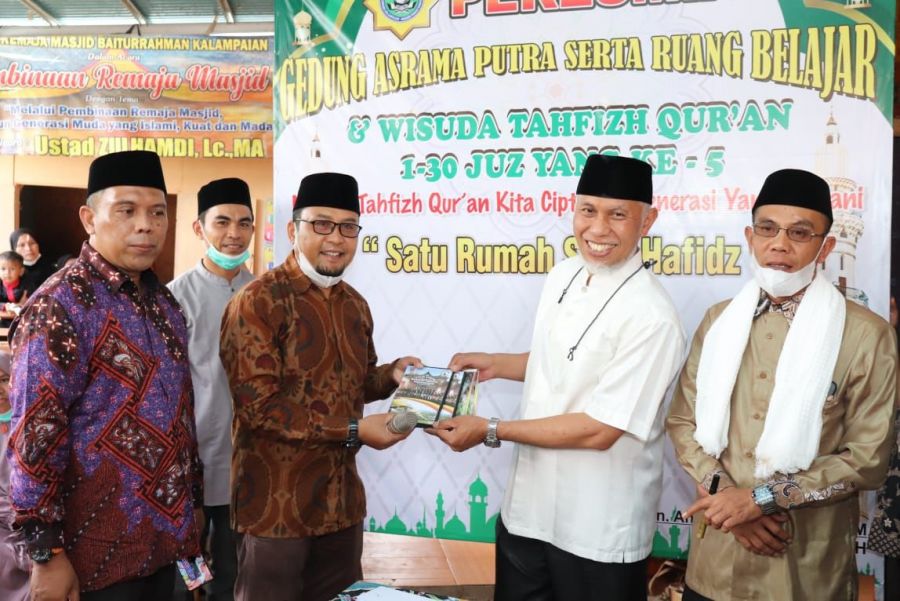 Gubernur Mahyeldi: Pesantren Pencetak Calon Ulama