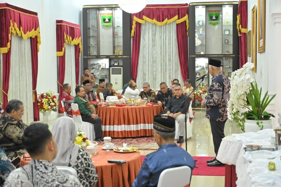 Gubernur Mahyeldi Puji Kinerja Muhibuddin Selama Menjabat Sebagai Kajati Sumbar