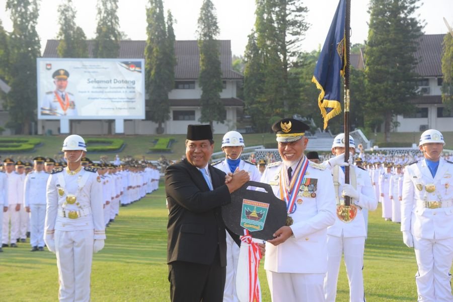 Gubernur Mahyeldi Raih Penghargaan Kartika Pamong Praja Madya dari IPDN