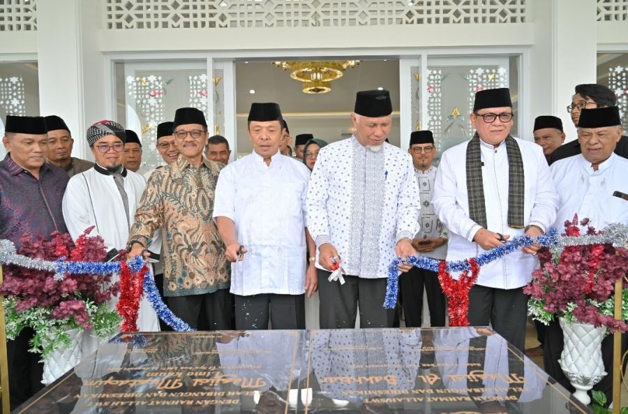 Gubernur Mahyeldi Resmikan Masjid Mustaqim di Kabupaten Tanah Datar